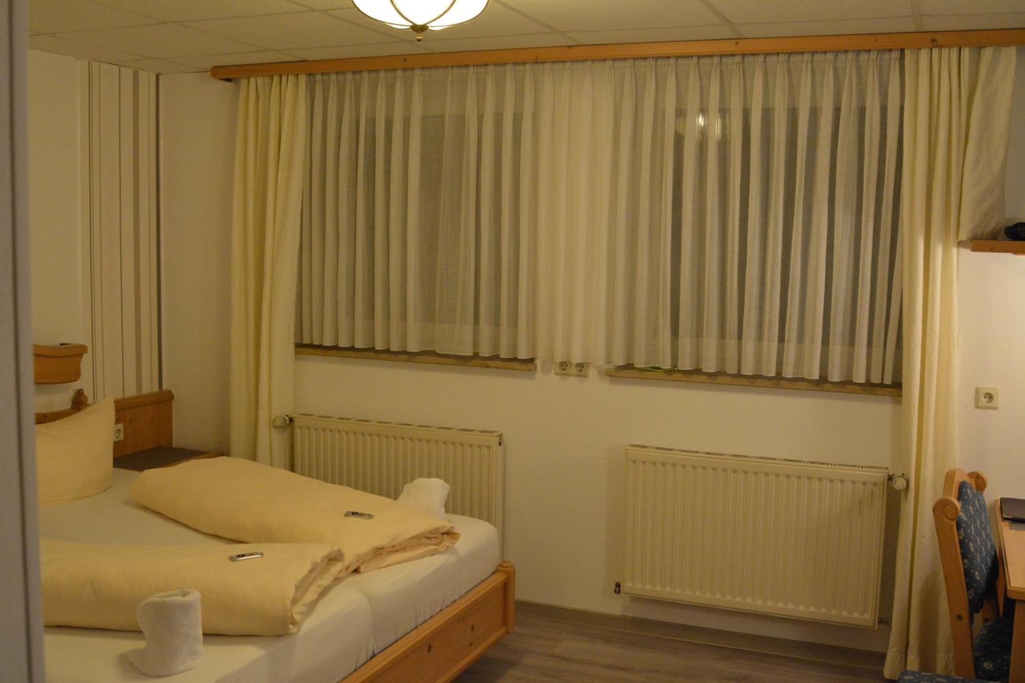 Hotel-Gasthof Zur Rose Weißenhorn Kamer foto