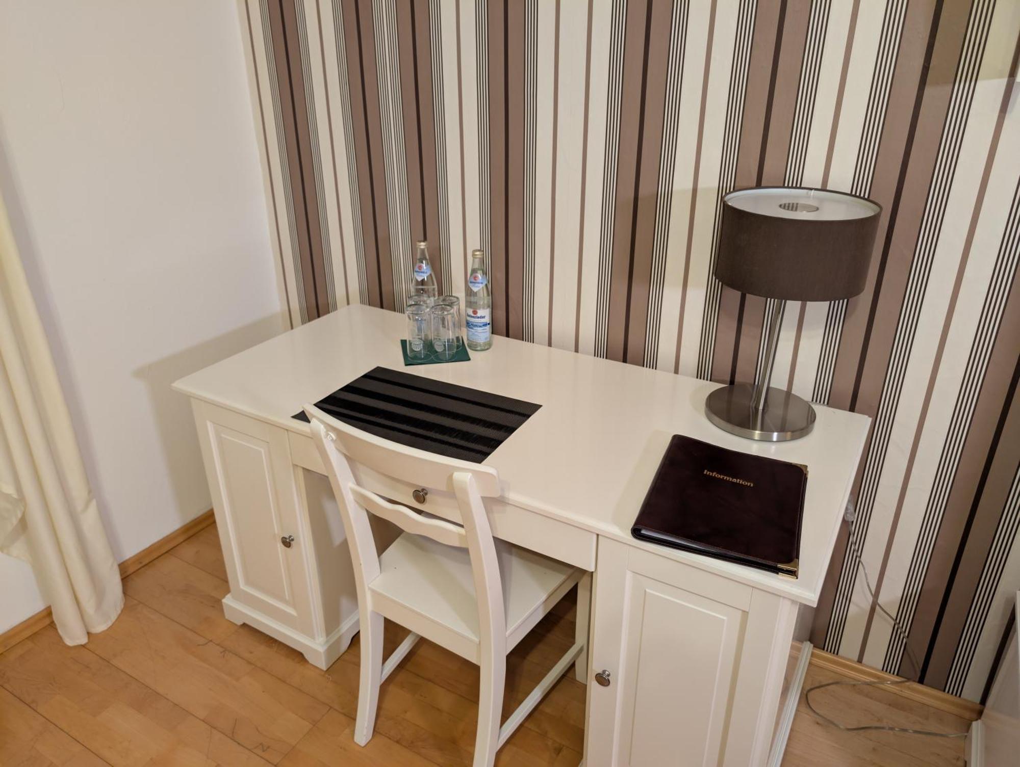Hotel-Gasthof Zur Rose Weißenhorn Kamer foto