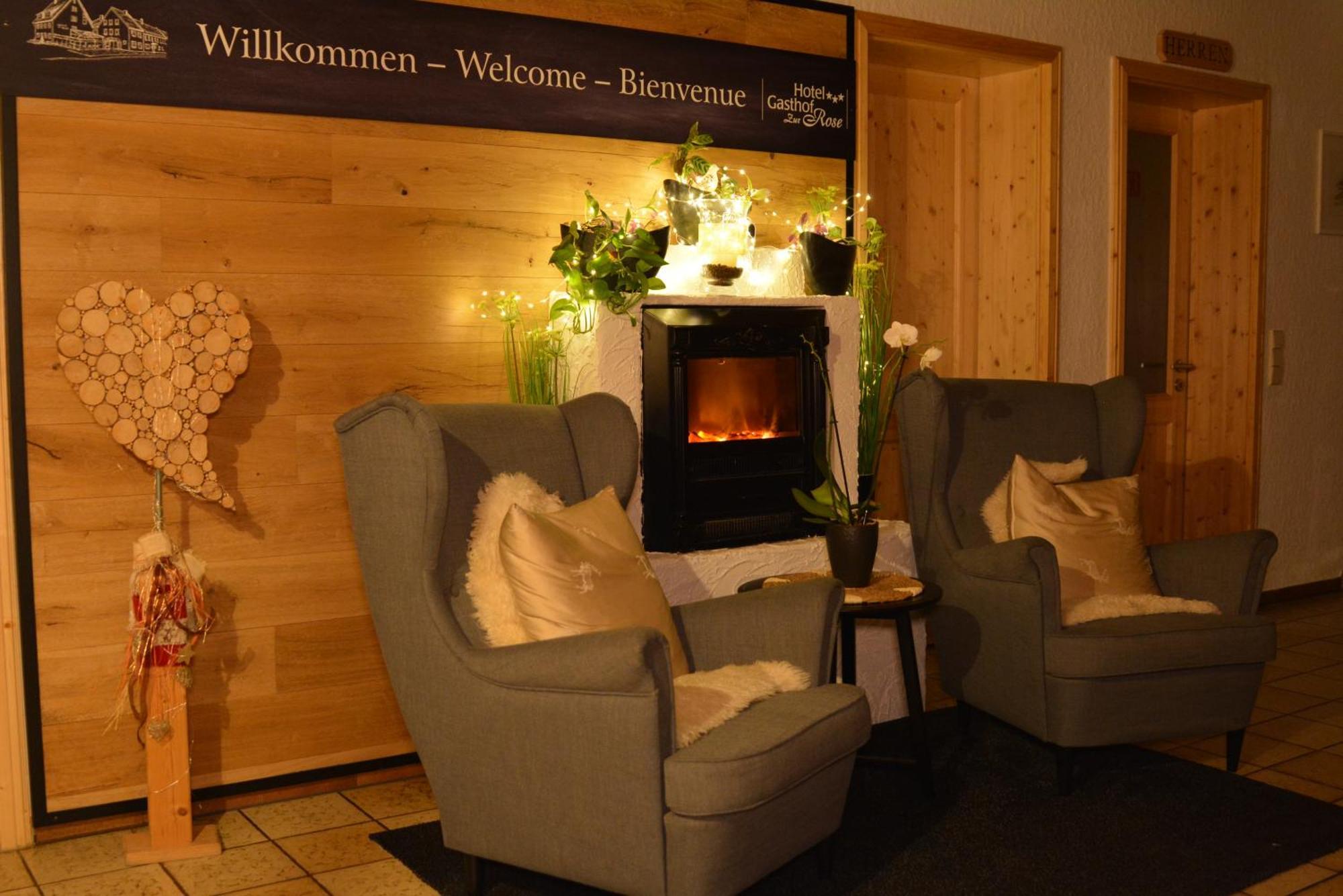 Hotel-Gasthof Zur Rose Weißenhorn Buitenkant foto