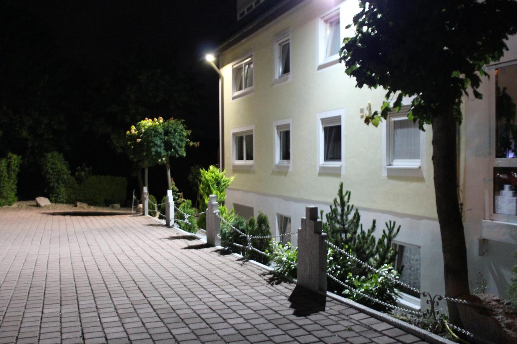 Hotel-Gasthof Zur Rose Weißenhorn Buitenkant foto